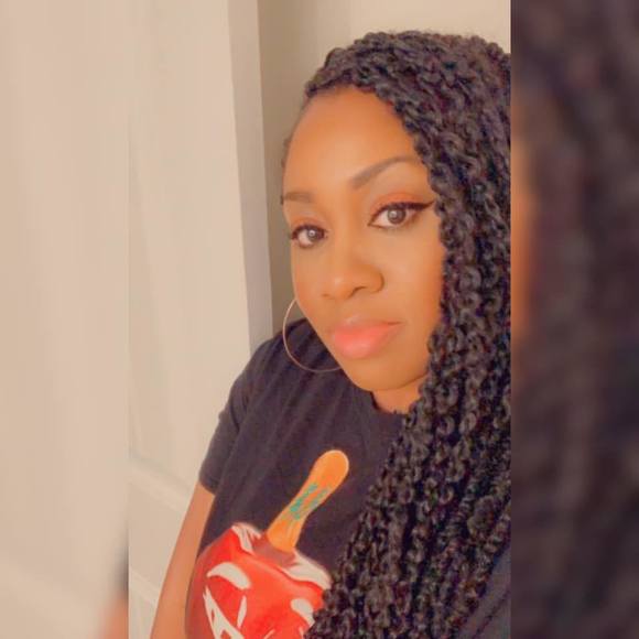 Meet your Posher, Sandy - Picture 1 of 1